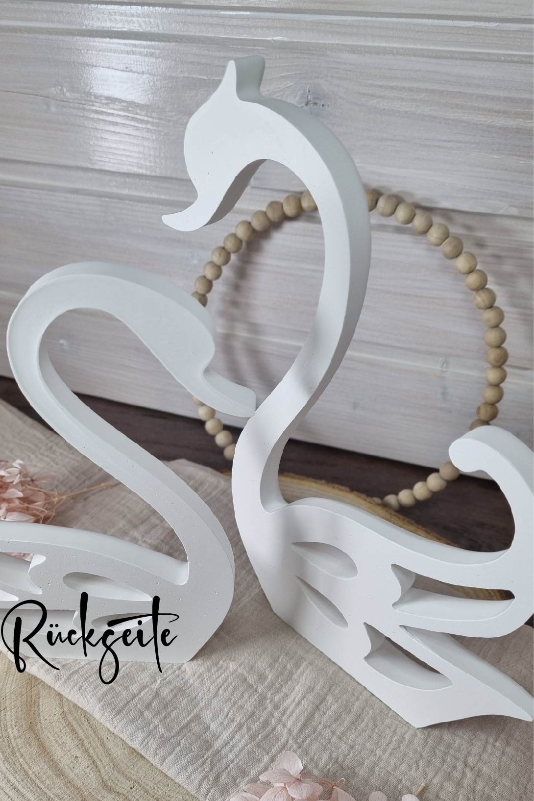 Dekorative Schwäne aus Kaltkeramik