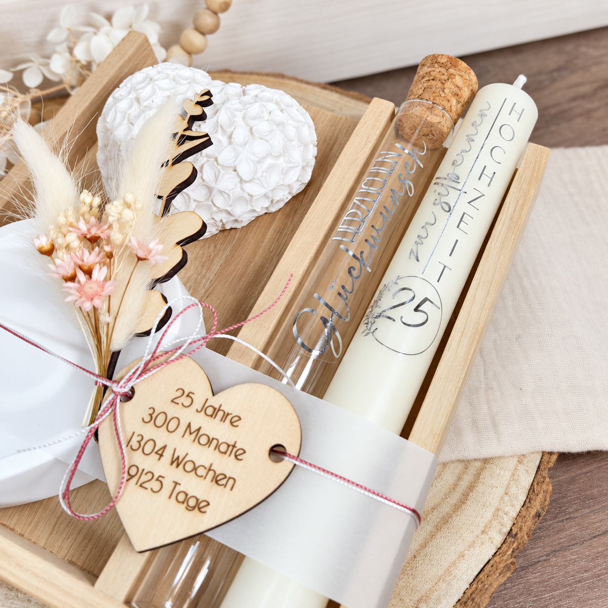 Kerzenset zur Silberhochzeit – optional mit personalisiertem Holzherz