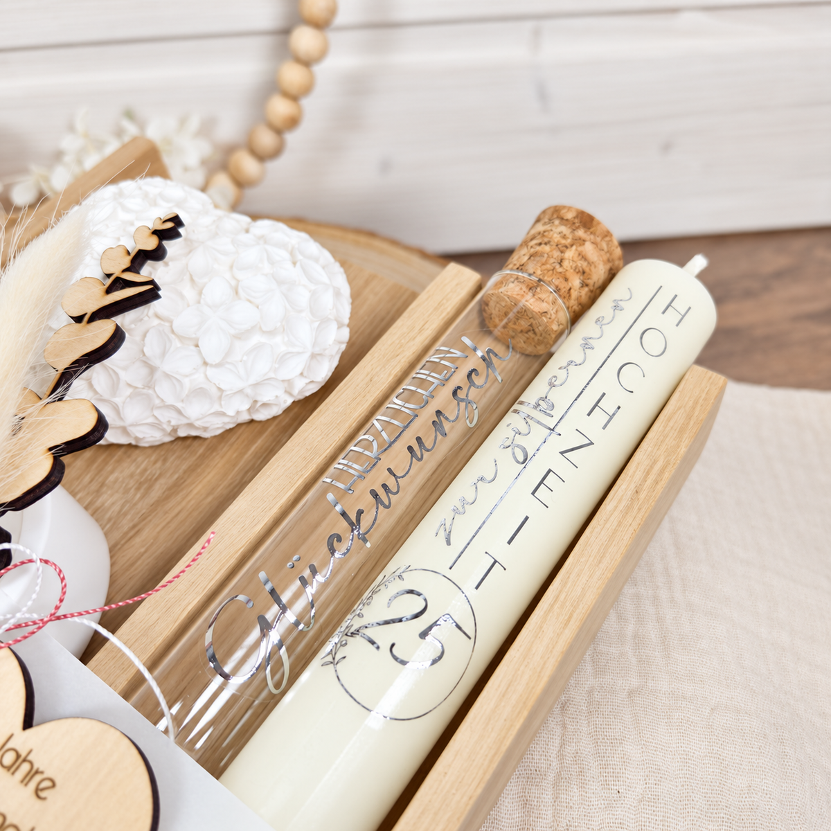 Kerzenset zur Silberhochzeit – optional mit personalisiertem Holzherz