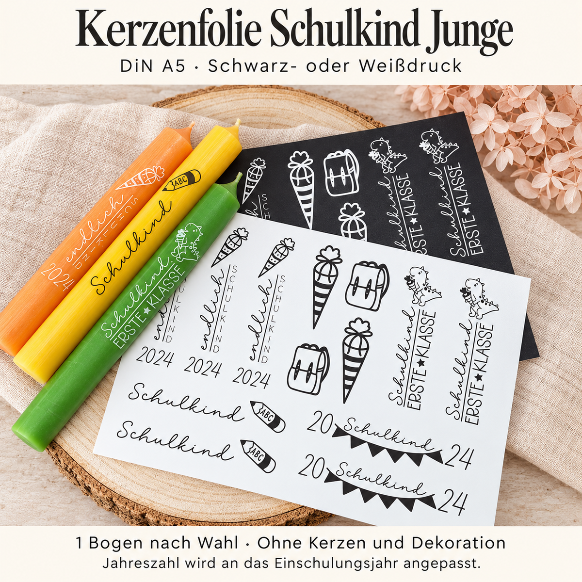 Kerzenfolie Schulkind Junge in Schwarz- und Weißdruck mit Dinosauriern, Schultüten und Schulranzen sowie drei farbigen Beispielkerzen.