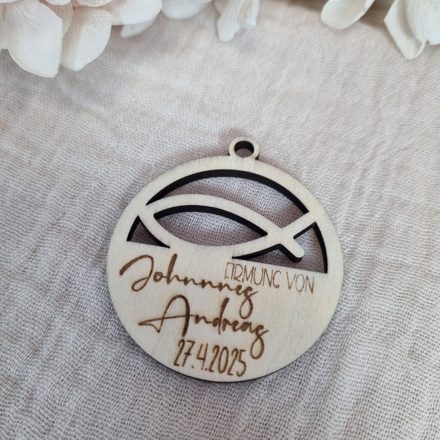 Holz-Anhänger zu Kommunion Konfirmation Taufe Firmung 2 Größen | Gastgeschenk | Lasercut | Personalisierbar | Fisch Kreuz