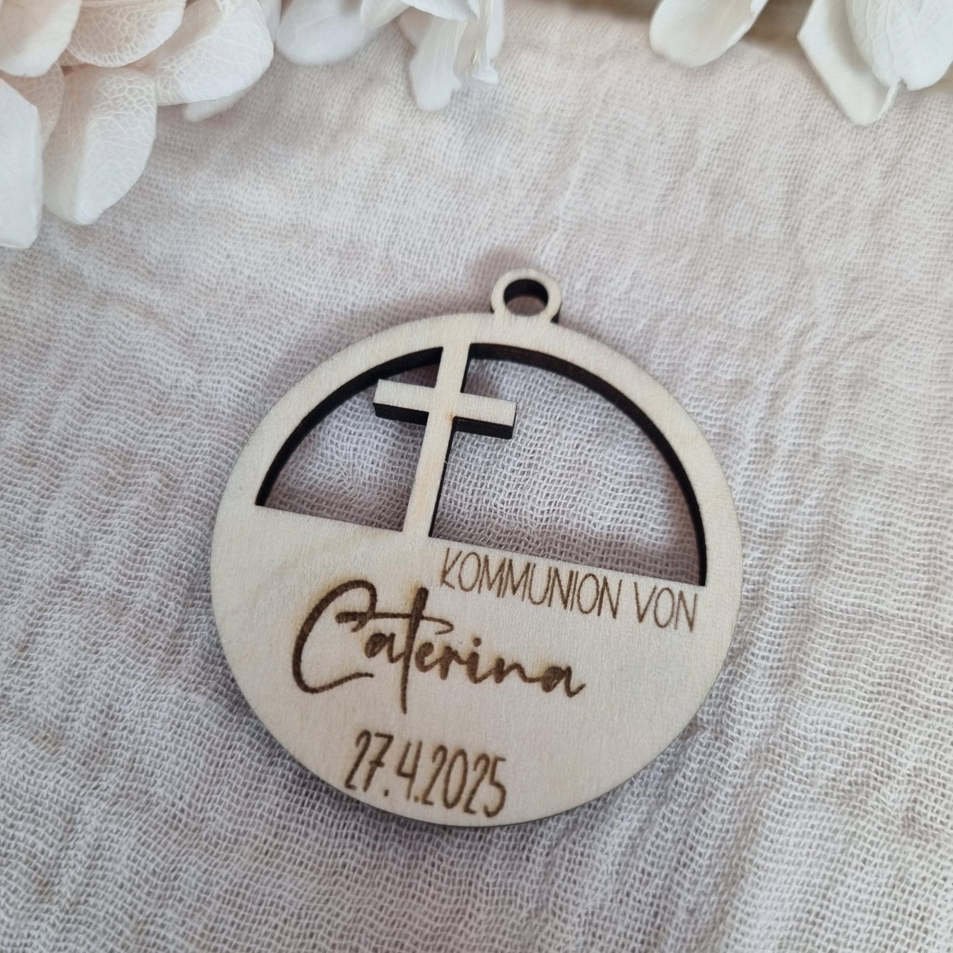 Holz-Anhänger zu Kommunion Konfirmation Taufe Firmung 2 Größen | Gastgeschenk | Lasercut | Personalisierbar | Fisch Kreuz