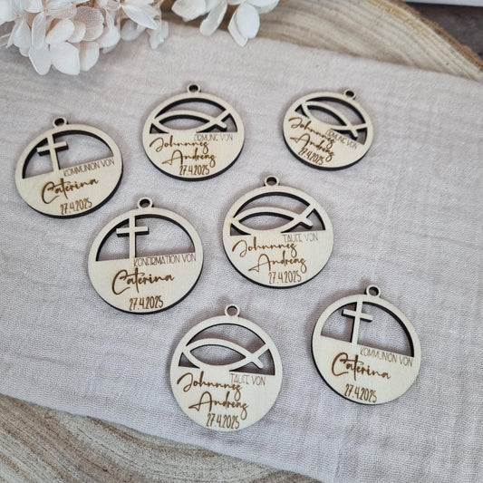 Holz-Anhänger zu Kommunion Konfirmation Taufe Firmung 2 Größen | Gastgeschenk | Lasercut | Personalisierbar | Fisch Kreuz