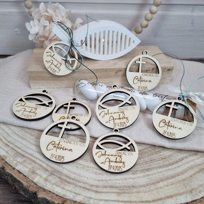 Holz-Anhänger zu Kommunion Konfirmation Taufe Firmung 2 Größen | Gastgeschenk | Lasercut | Personalisierbar | Fisch Kreuz