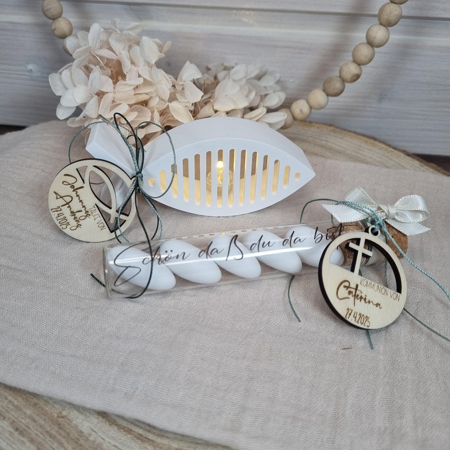 Holz-Anhänger zu Kommunion Konfirmation Taufe Firmung 2 Größen | Gastgeschenk | Lasercut | Personalisierbar | Fisch Kreuz