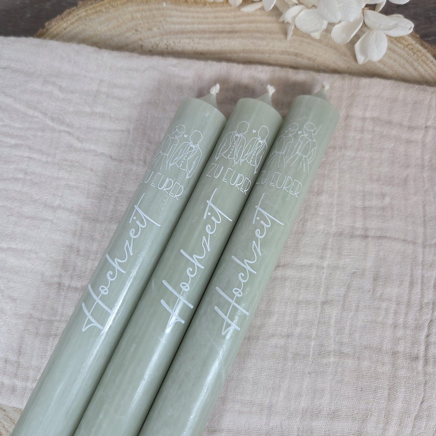 Kerzenset zur Hochzeit personalisiert salbeigrün mit Blumen und Herz aus Holz | Hochzeitsgeschenk | Geldgeschenk | Kerzenbox | Geschenkset