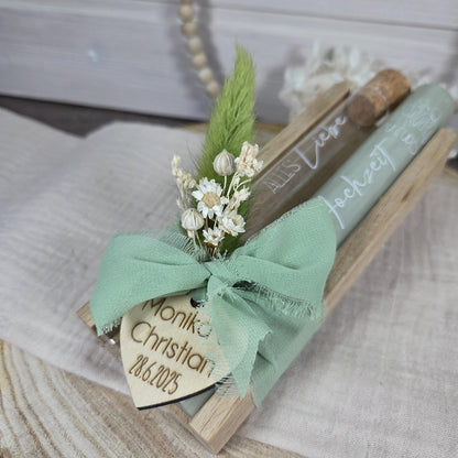 Kerzenset zur Hochzeit personalisiert salbeigrün mit Blumen und Herz aus Holz | Hochzeitsgeschenk | Geldgeschenk | Kerzenbox | Geschenkset