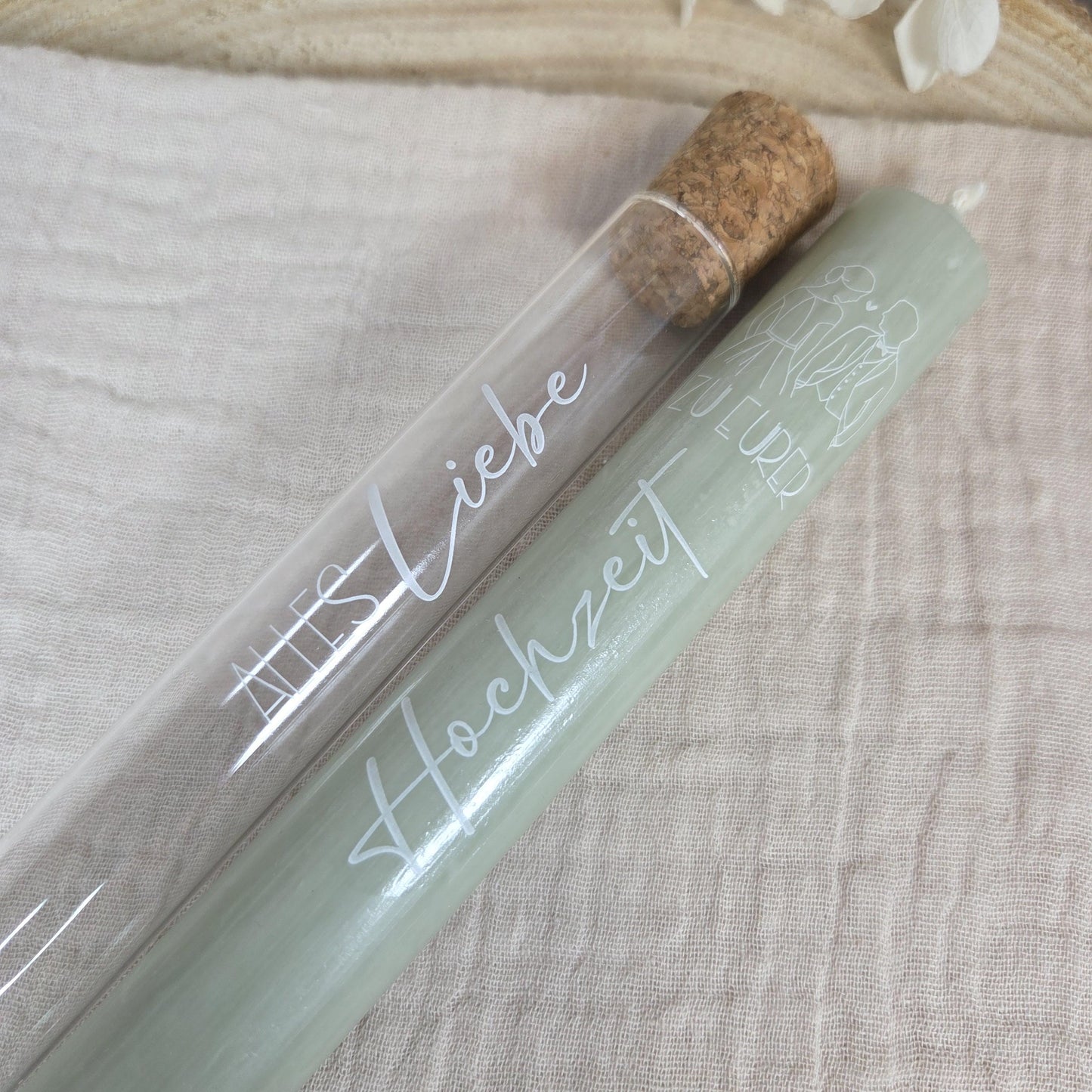 Kerzenset zur Hochzeit personalisiert salbeigrün mit Blumen und Herz aus Holz | Hochzeitsgeschenk | Geldgeschenk | Kerzenbox | Geschenkset
