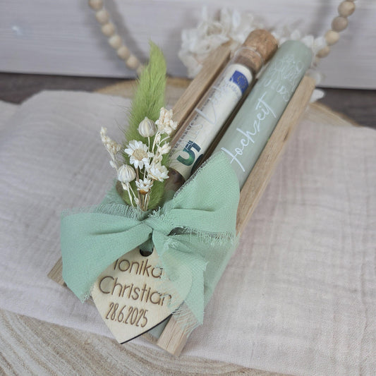 Kerzenset zur Hochzeit personalisiert salbeigrün mit Blumen und Herz aus Holz | Hochzeitsgeschenk | Geldgeschenk | Kerzenbox | Geschenkset