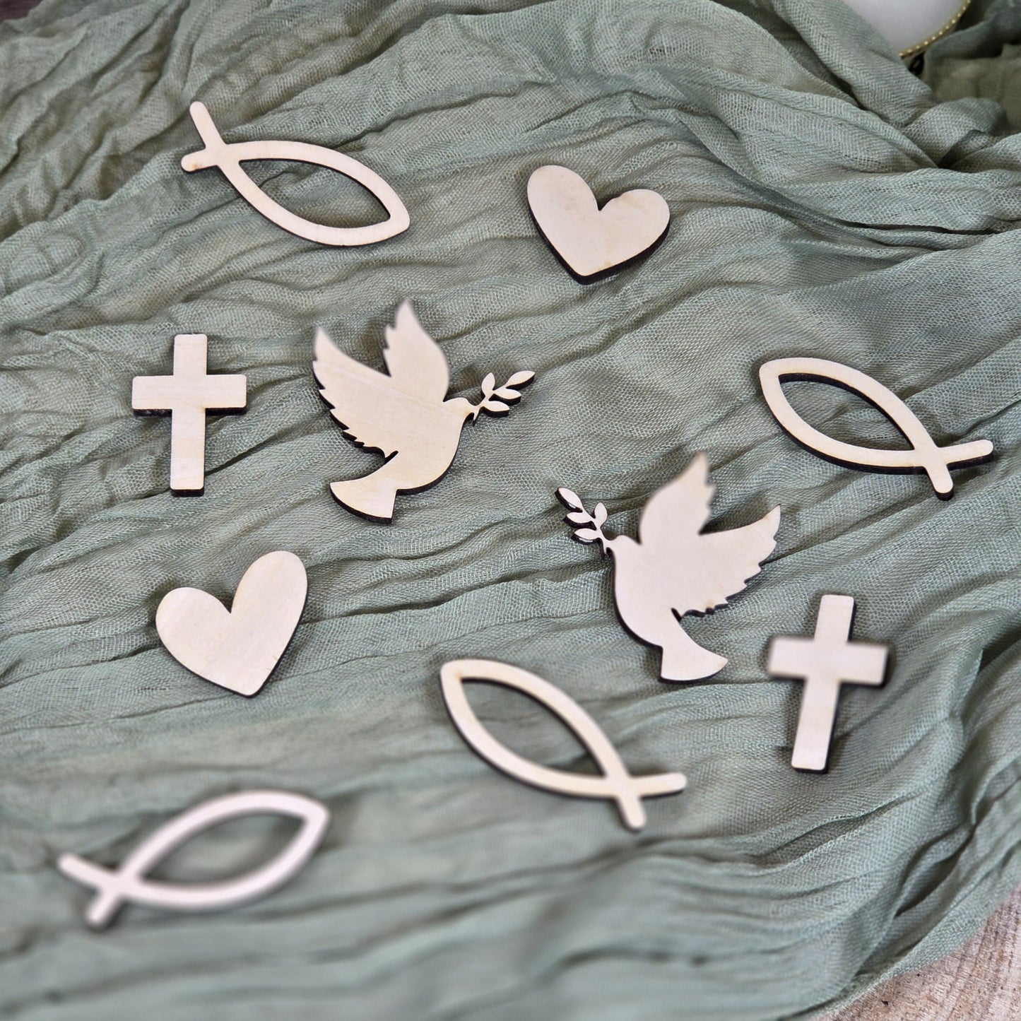 Streudeko Tischdeko zu Kommunion Konfirmation Taufe Firmung aus Holz 10 Stk | Lasercut Tischdekoration | Fisch Kreuz Taube Herz