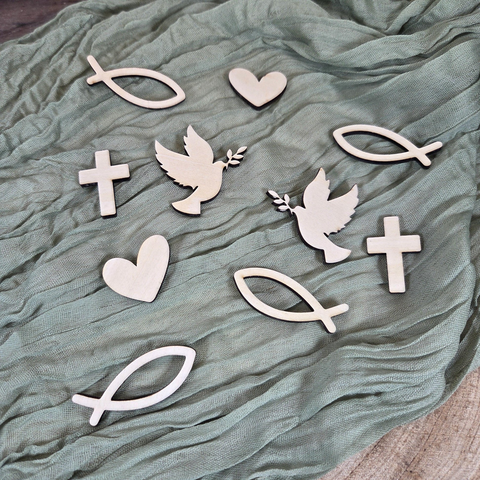 Streudeko Tischdeko zu Kommunion Konfirmation Taufe Firmung aus Holz 10 Stk | Lasercut Tischdekoration | Fisch Kreuz Taube Herz