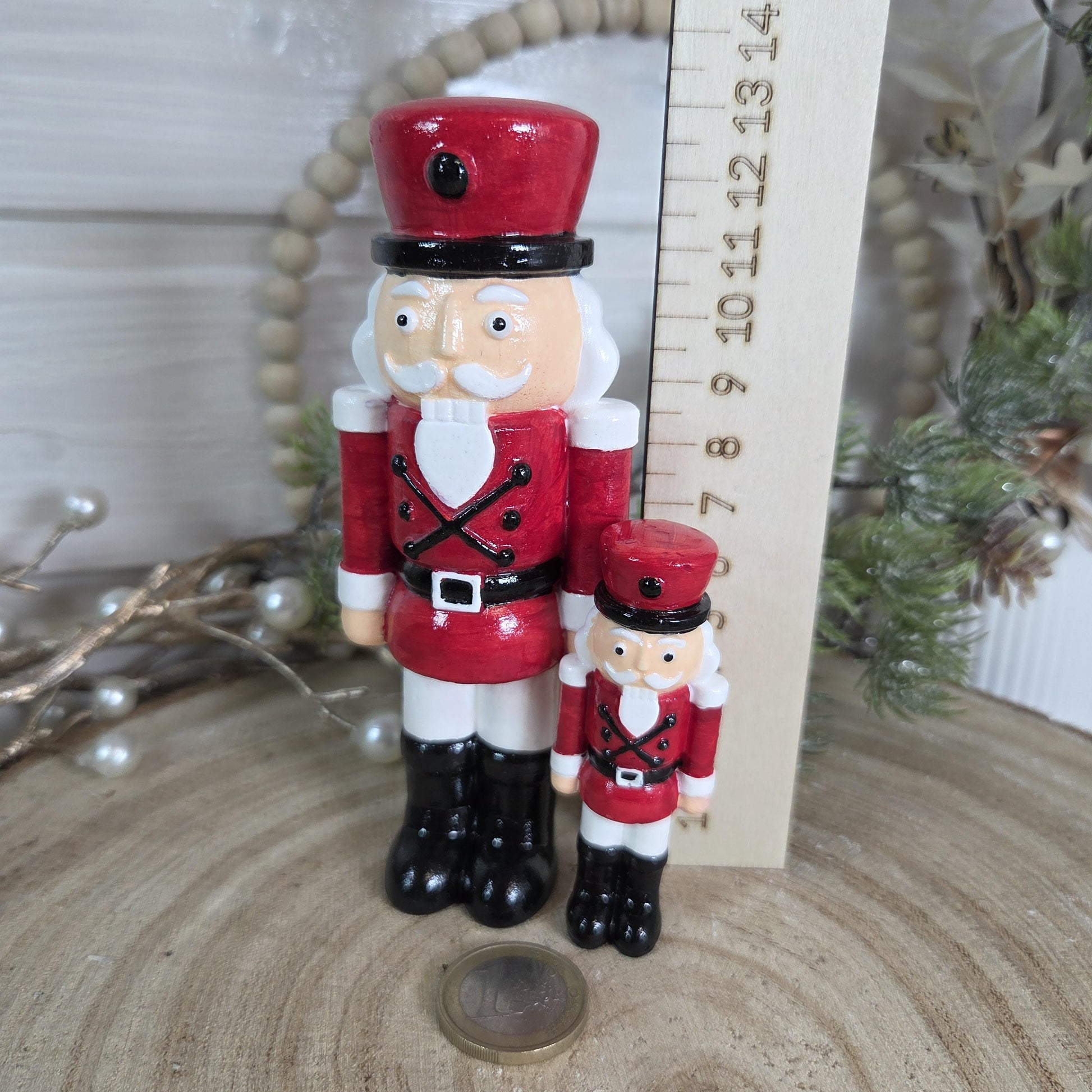 Nussknacker handbemalte Weihnachtsdeko aus Gießkeramik | verschiedene Farben und 2 Größen | auch zum hängen