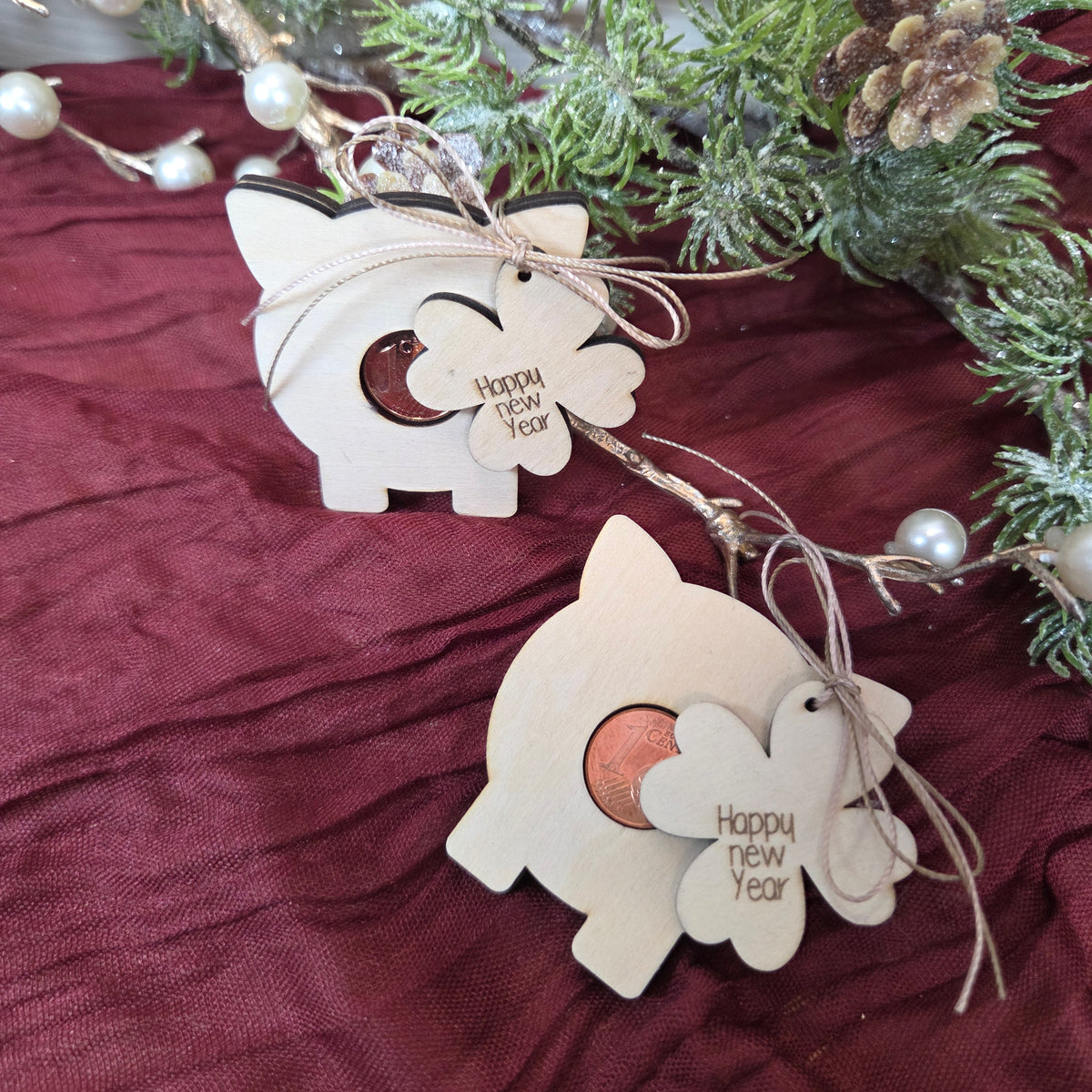 Glücksschwein aus Holz natur – mit Glückscent und Kleeblatt