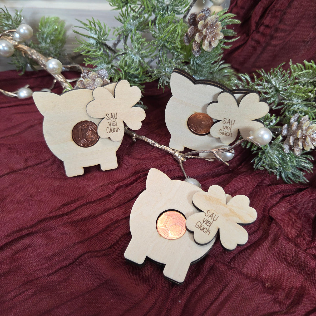 Glücksschwein aus Holz natur – mit Glückscent und Kleeblatt