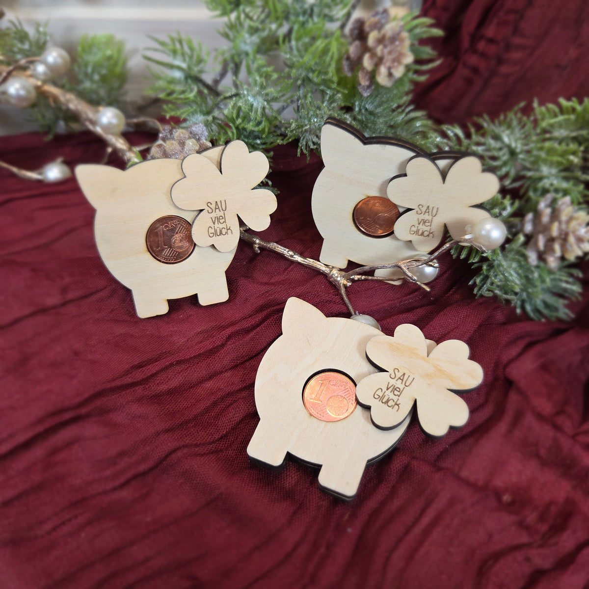 Glücksschwein aus Holz natur – mit Glückscent und Kleeblatt