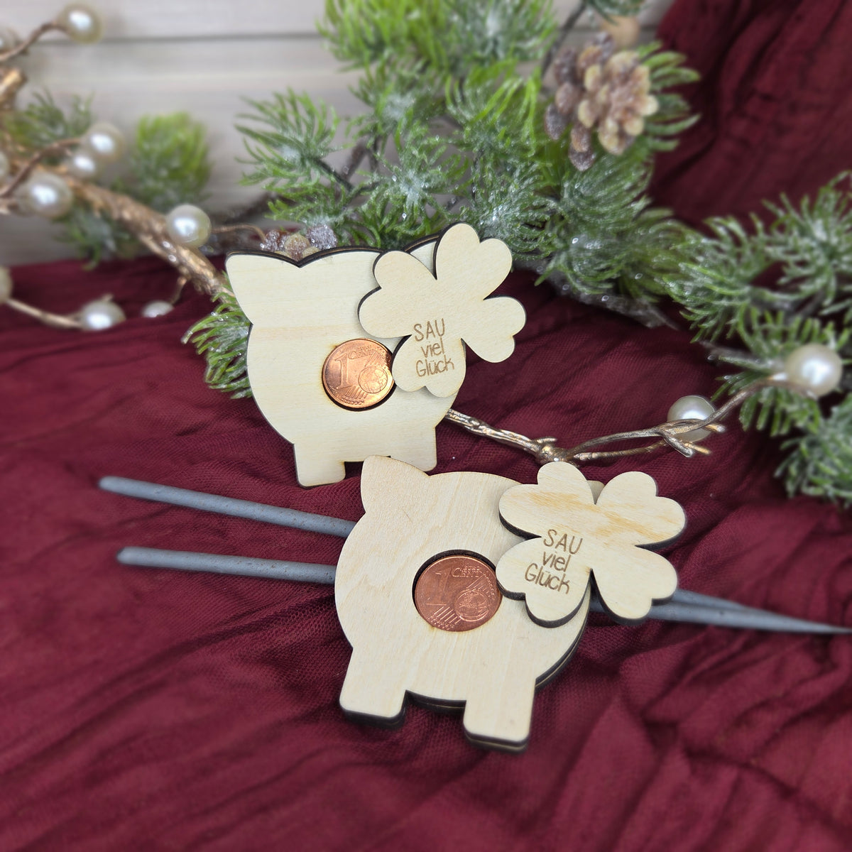Glücksschwein aus Holz natur – mit Glückscent und Kleeblatt
